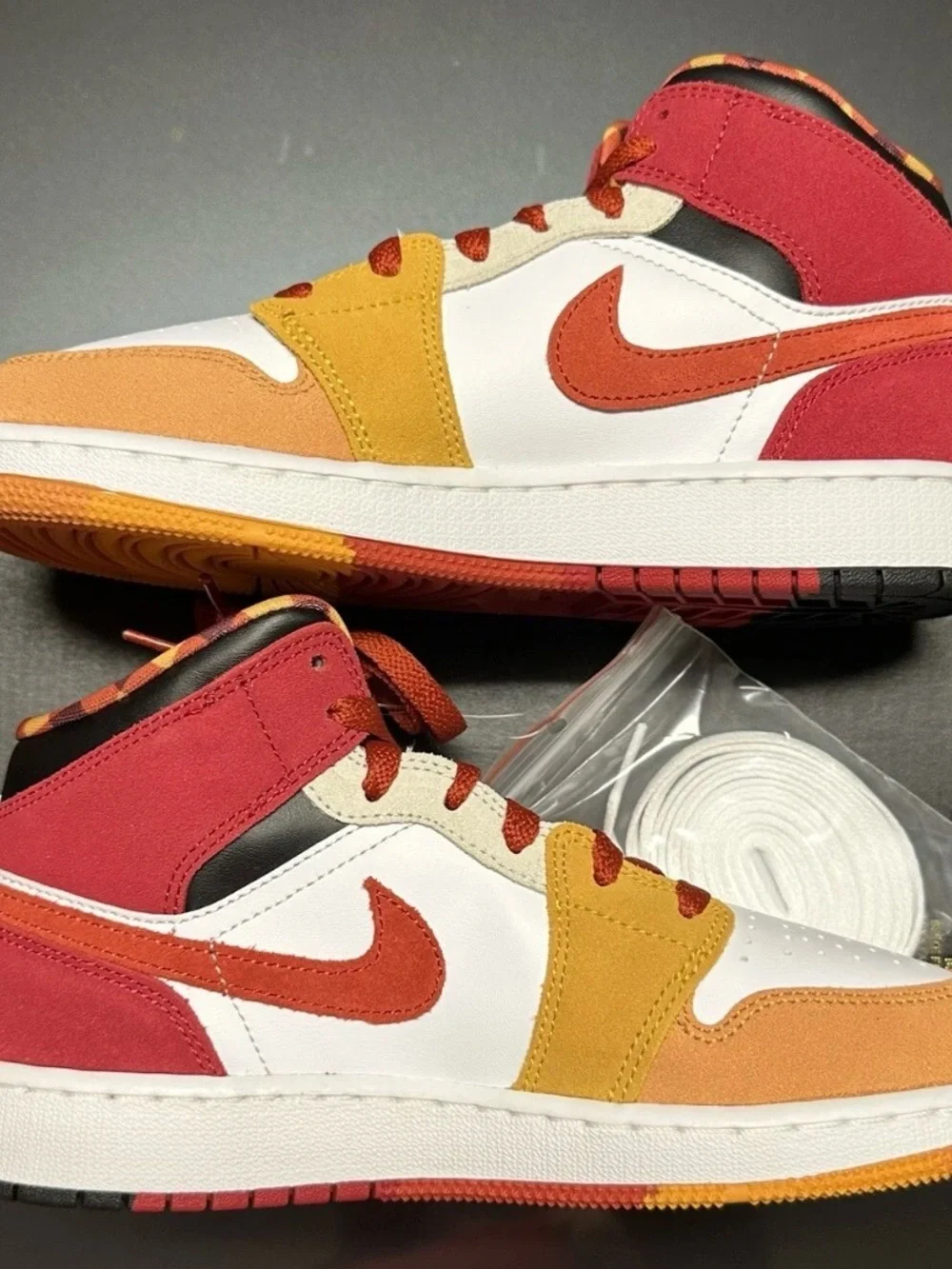 Nike Jordan 1 Mid SE GS Picnic Size 5.5y Basketball Shoes NEW!